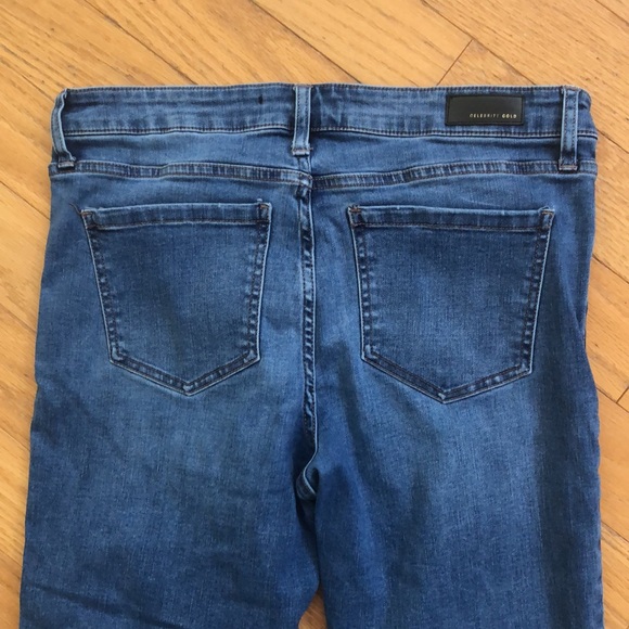 Celebrity Gold Skinny Stretch w/ Distressing - Excellent! - Picture 12 of 16